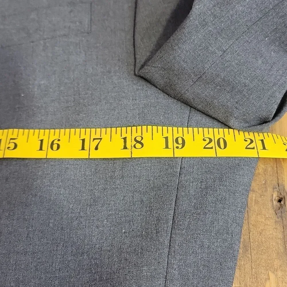 JF. J. Ferrar.  3 Piece Men's Gray Suit. Size Large. NWT